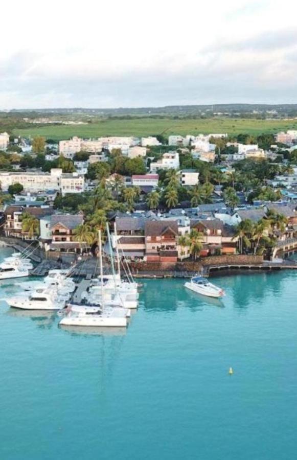Sunset Boulevard, Grand Baie Bagian luar foto