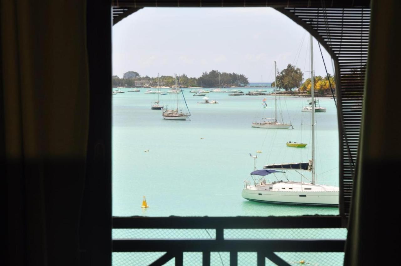 Sunset Boulevard, Grand Baie Bagian luar foto
